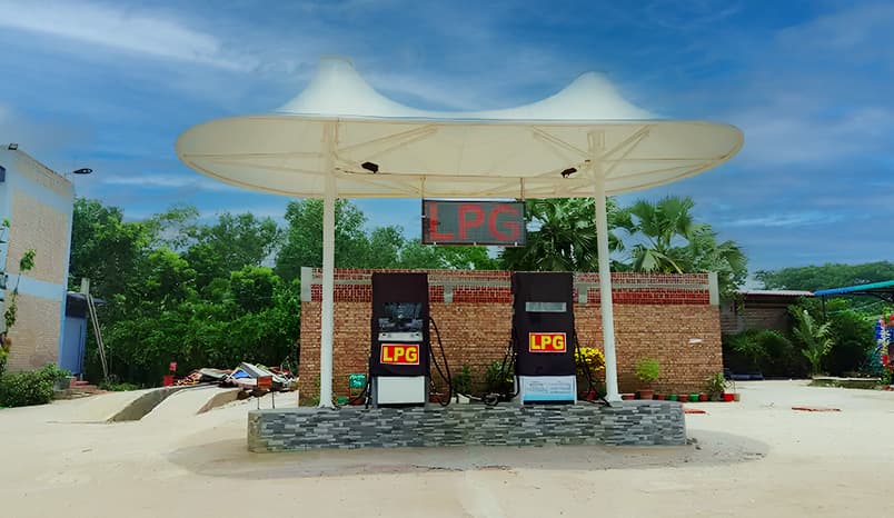 Integrated Highway Rest Stop & Dining Complex